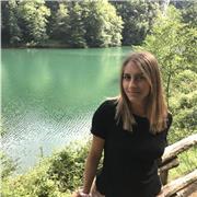 Laureata magistrale impartisce lezione di inglese e francese